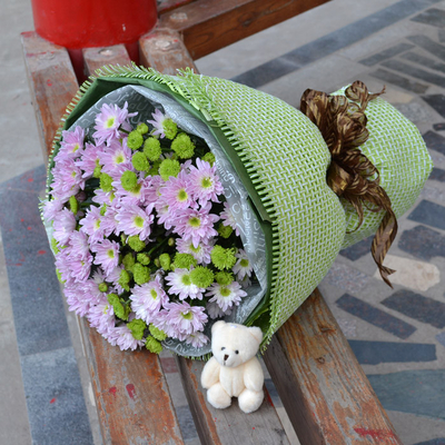Heiratende frische Blumenblumen, die den Organza-Geschenk-Film-Blumen-Blumenstrauß einwickelt Blätter verpacken
